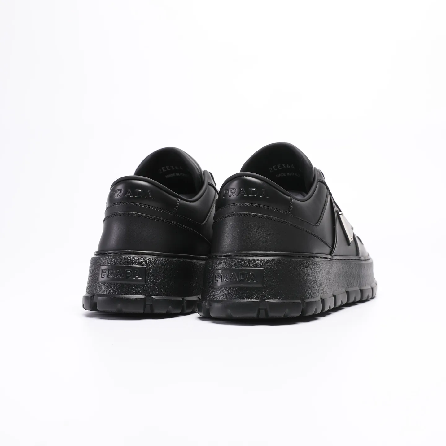 Batch 580 [PRADA] Men's shoes are popular in the counter, official website is synchronized, high-quality shipments. Fabric: original cowhide with snakeskin. Lining: cowhide foot pads + cowhide lining. Outsole: original foam sole. Size: 38-46